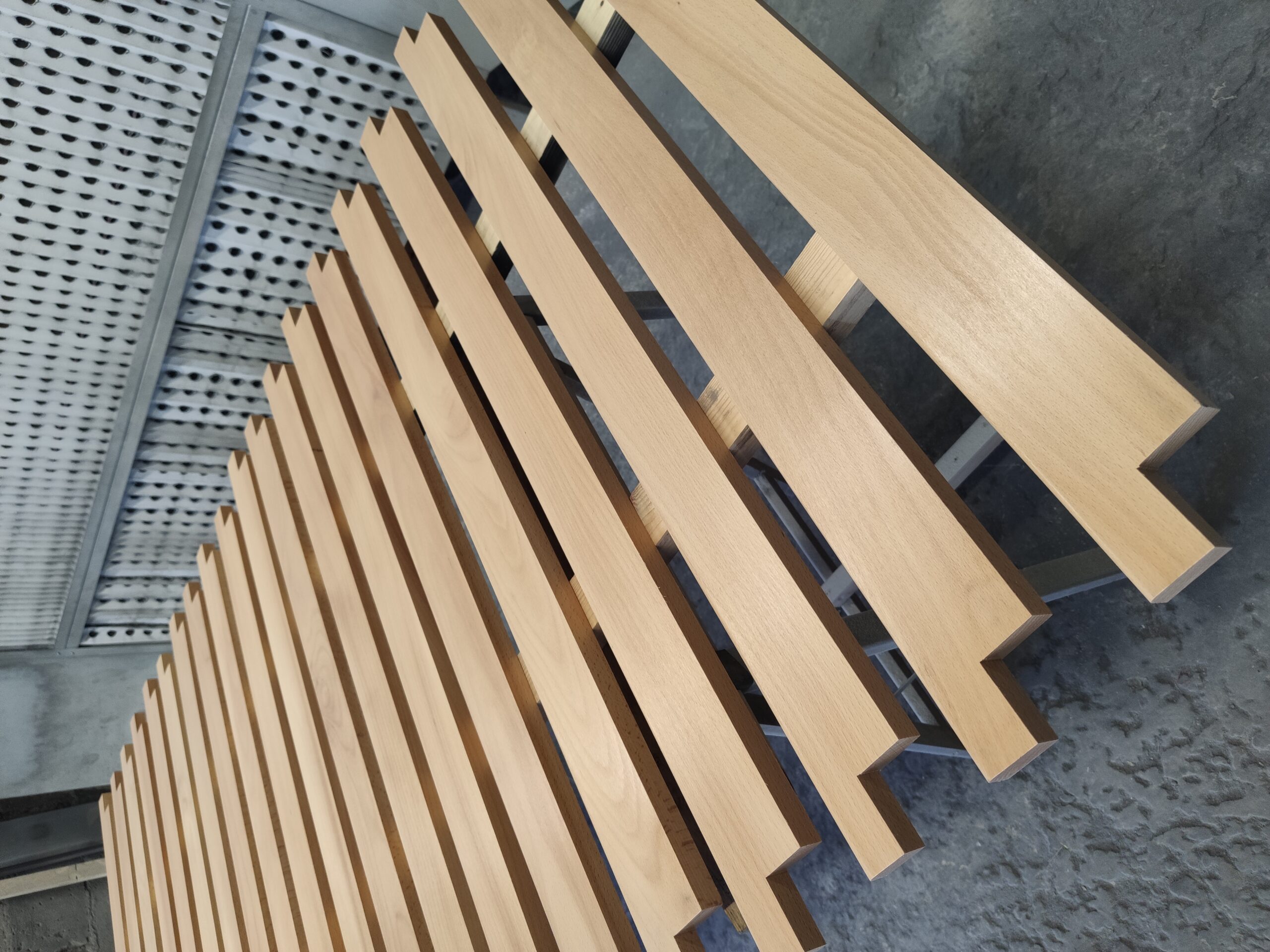 Stół drewniany premium – luksusowe drewno.