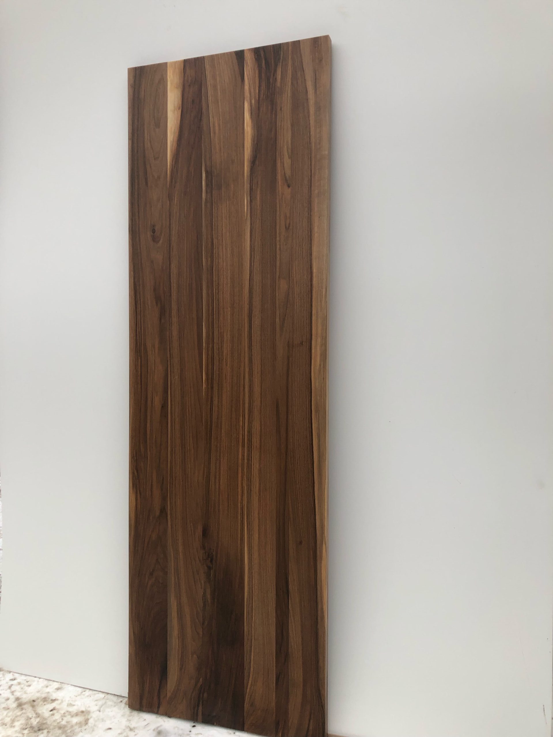 Blat drewniany na wyspę kuchenną – eleganckie rozwiązanie.