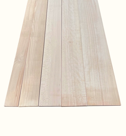 Deska bukowa strugana – gładka powierzchnia drewna