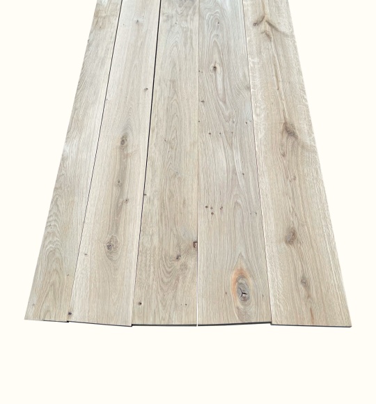 Deska dębowa heblowana – eleganckie wykończenie.