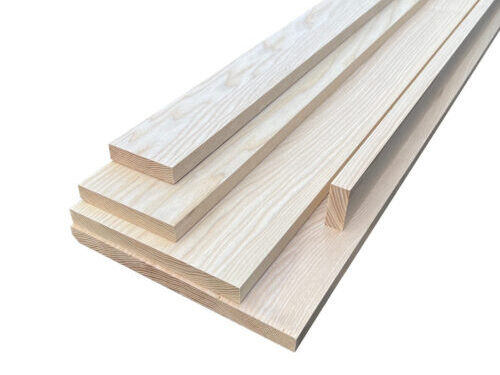 Deska jesionowa strugana – naturalne drewno premium.