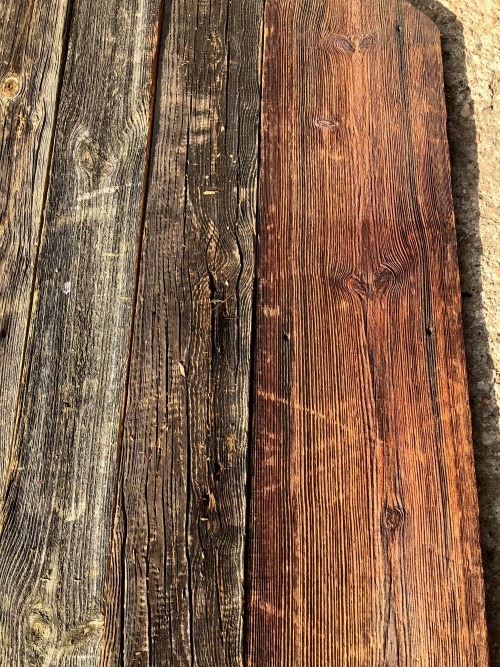 Deski z budynków rozbiórkowych – materiał z recyklingu.