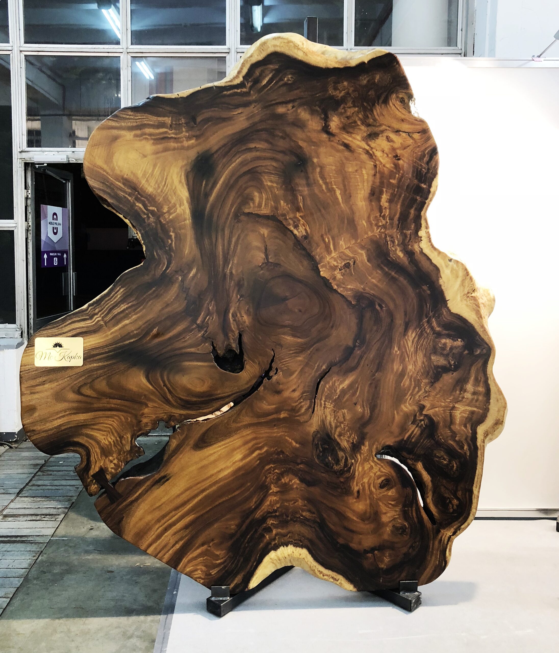 Deska z drewna egzotycznego – naturalna faktura.