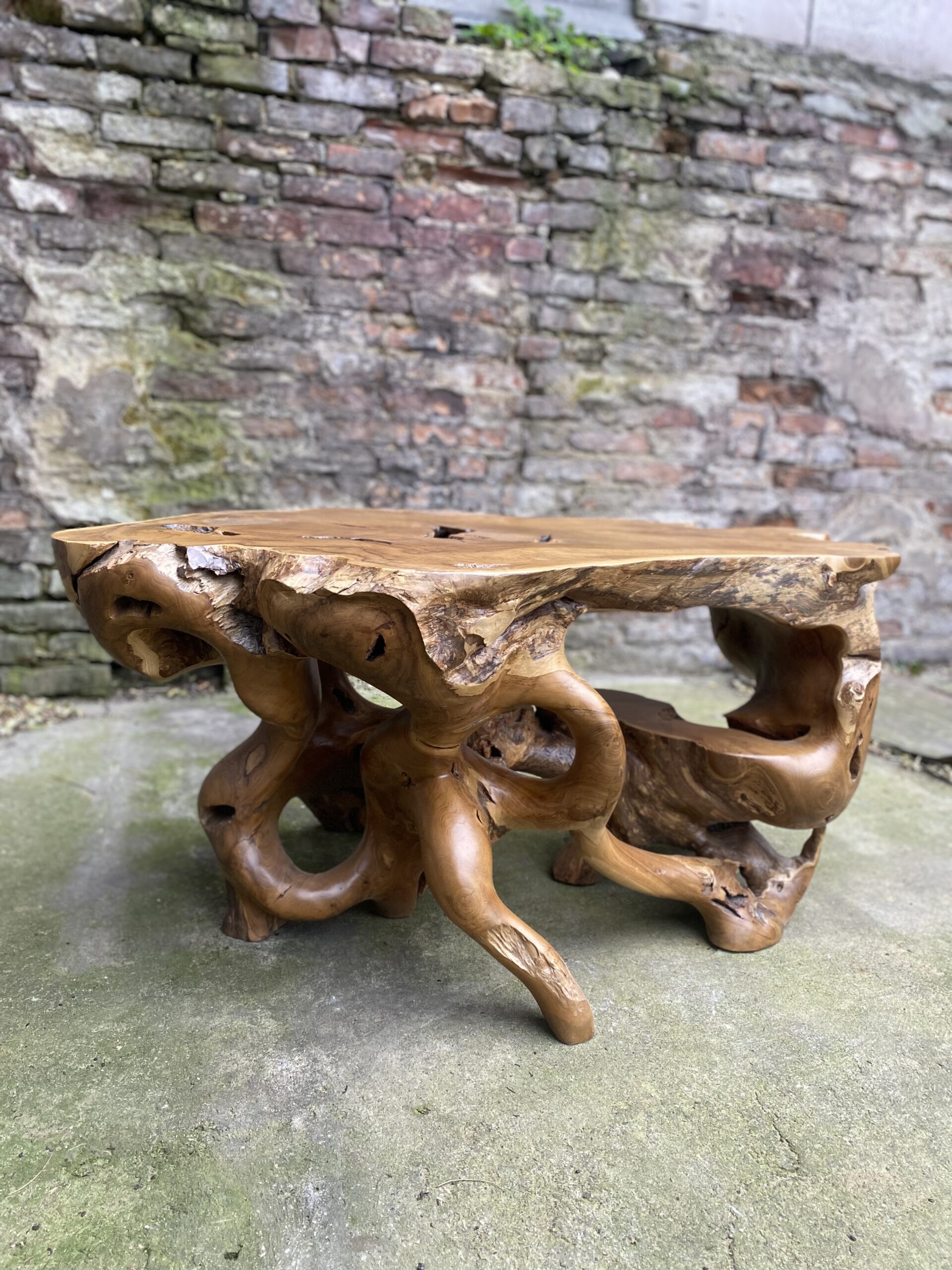 Drewno egzotyczne olejowane – głęboki kolor.