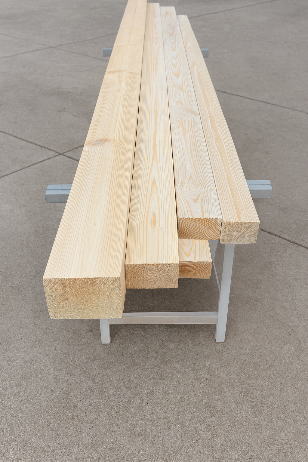 Drewno konstrukcyjne C24 strugane i suszone komorowo.