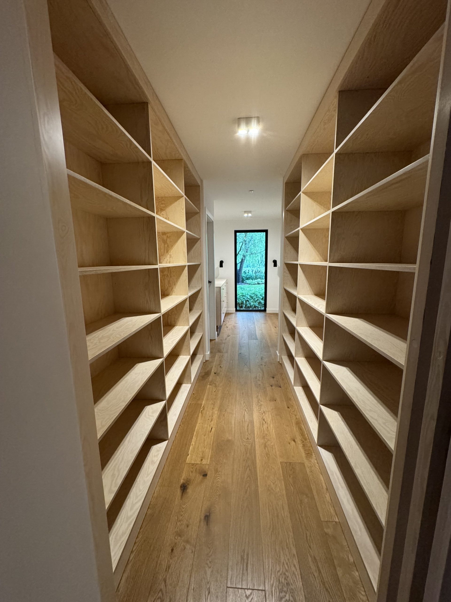 Garderoba drewniana na wymiar Warszawa