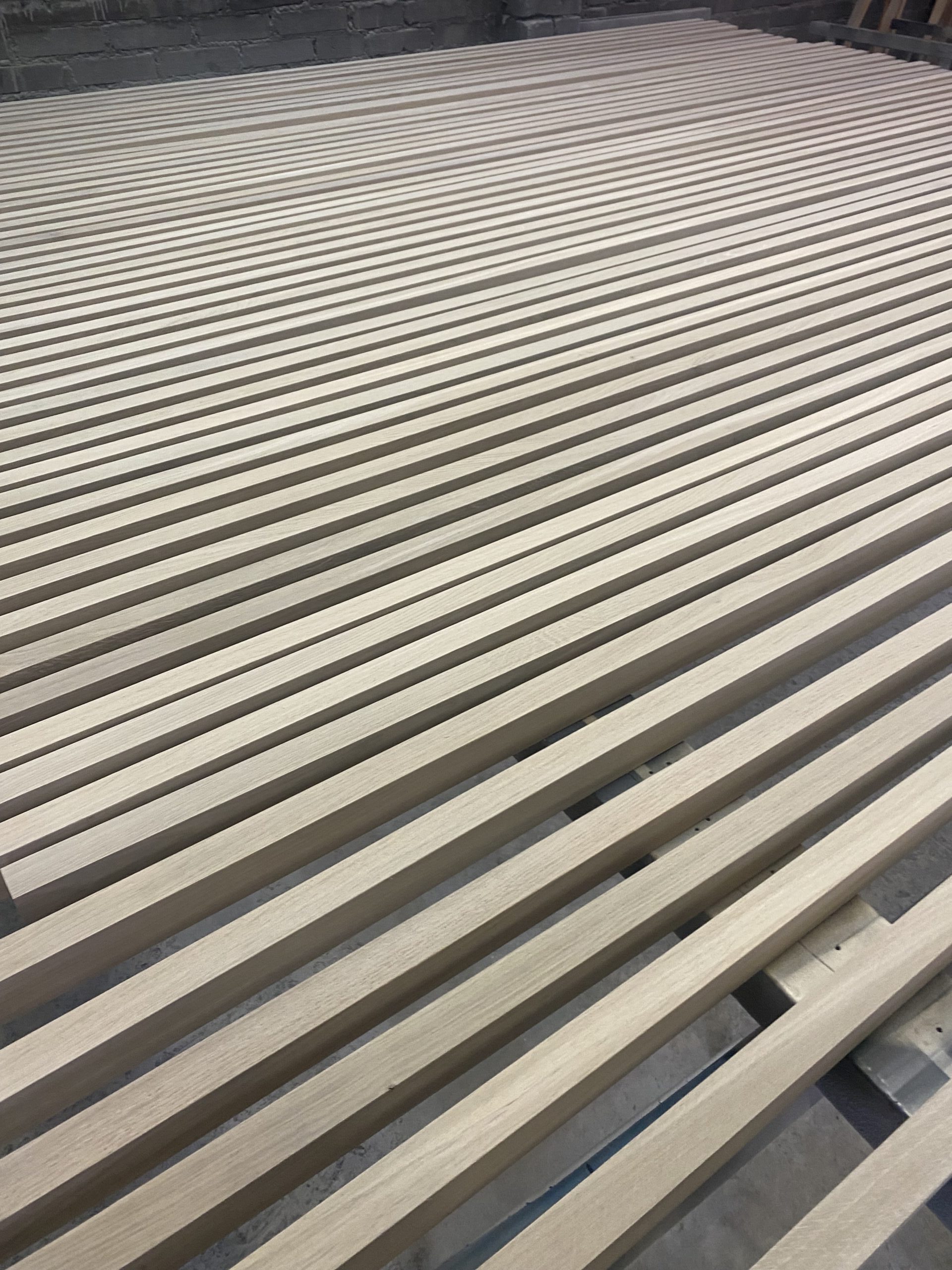 Kantówka dębowa 50x50 mm – do mebli i stolarki.