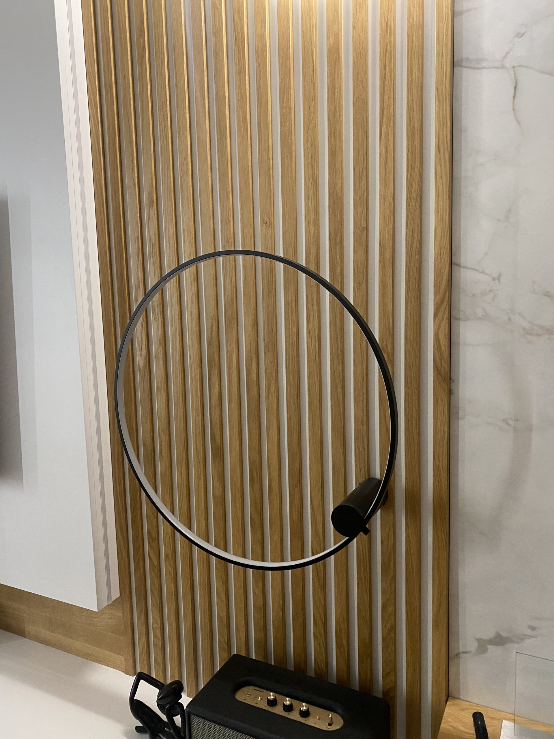 Lamele dębowe na ścianę – trwałe i stylowe.