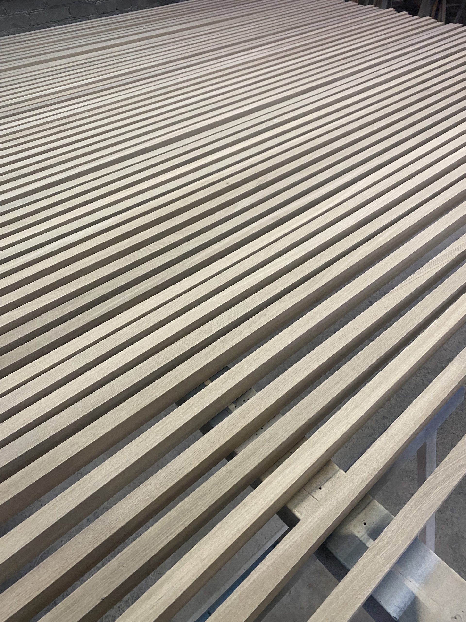 Lamele drewniane Warszawa – lokalne realizacje.