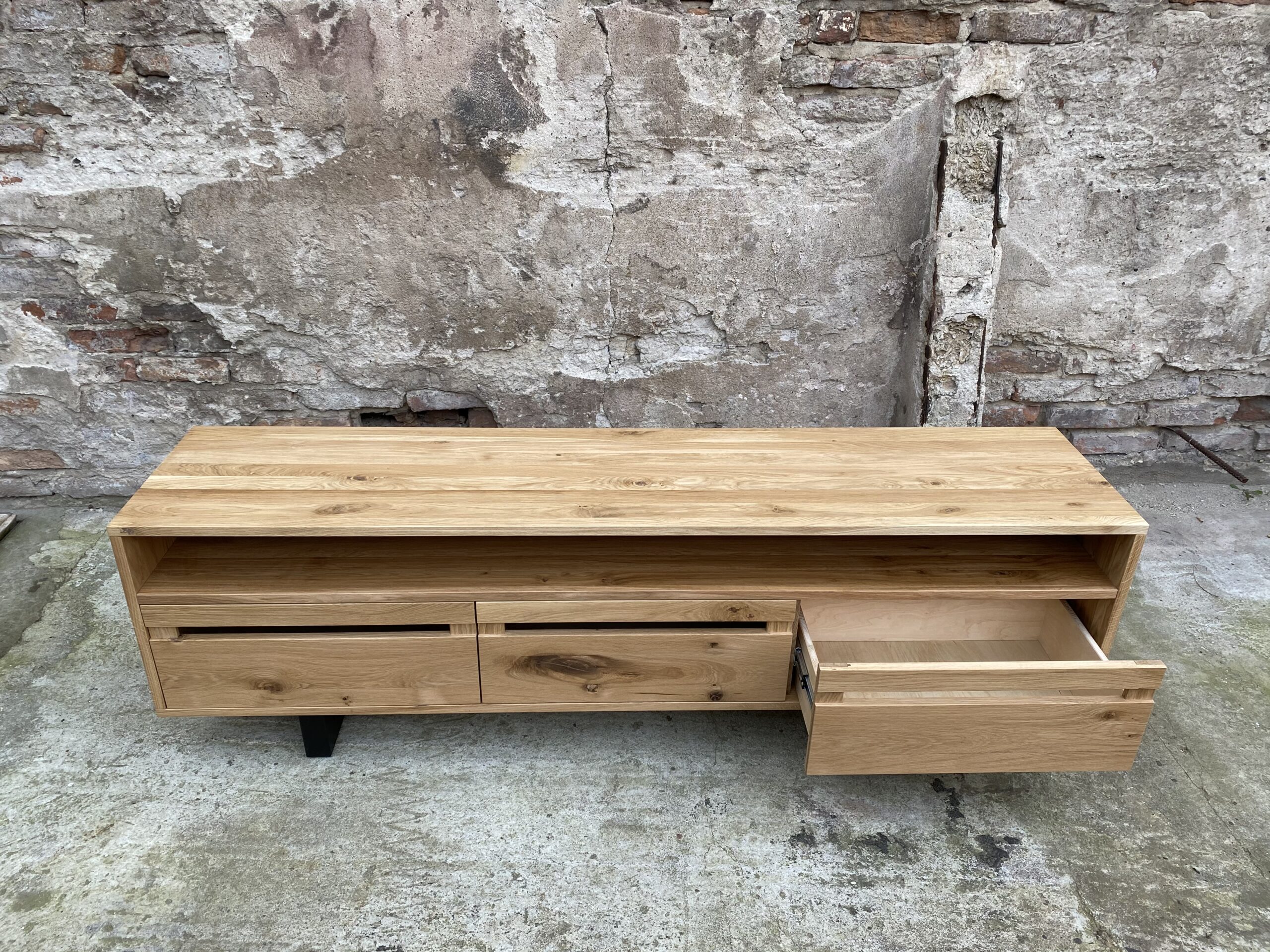 Meble dębowe Warszawa – elegancja i trwałość