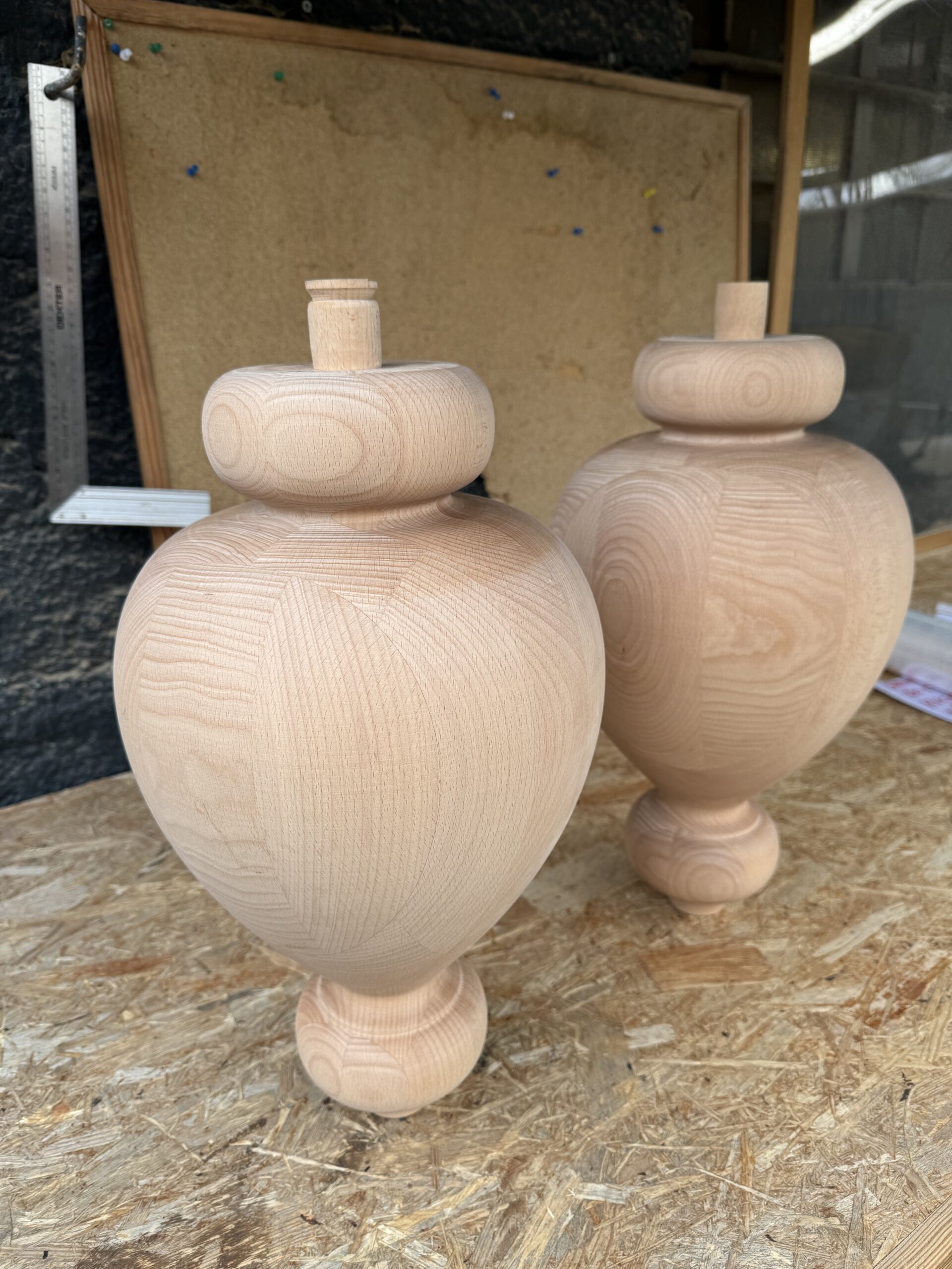 Nogi dębowe toczone – stolarnia MCKAPKA