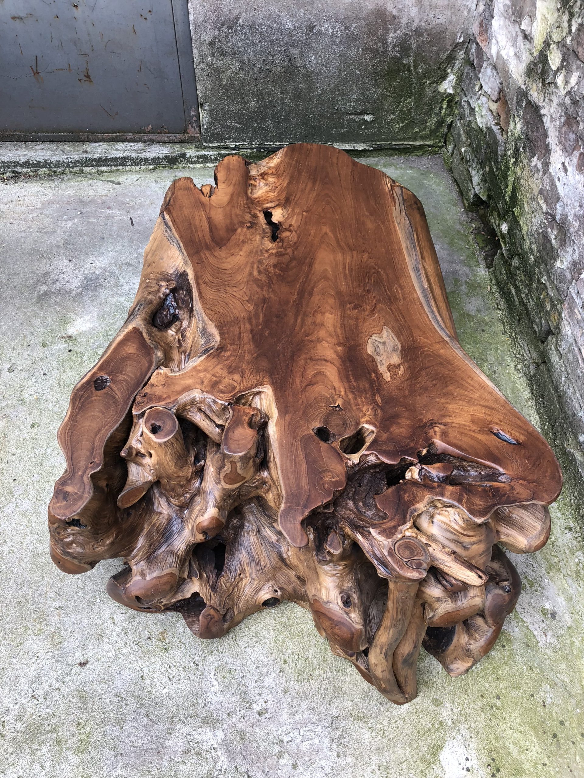 Gruby plaster drewna egzotycznego – solidny i efektowny.