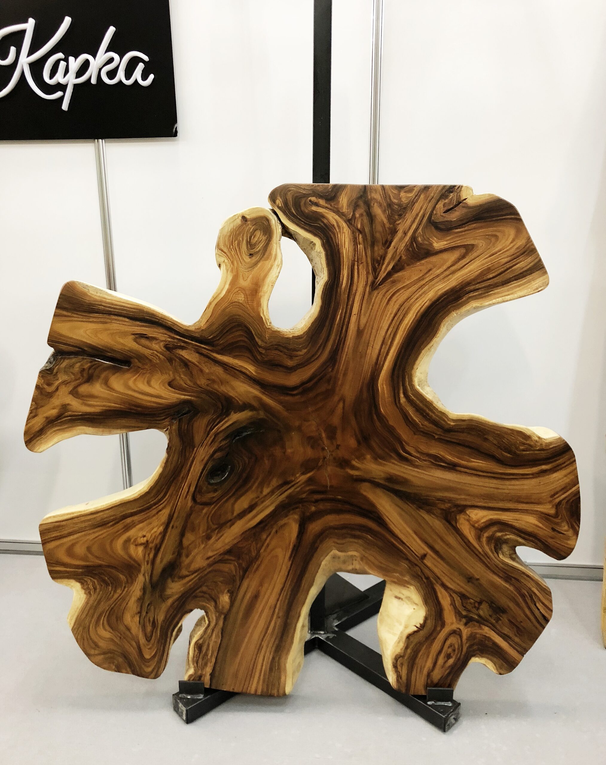 Plaster drewna egzotycznego naturalny – niepowtarzalny kształt.