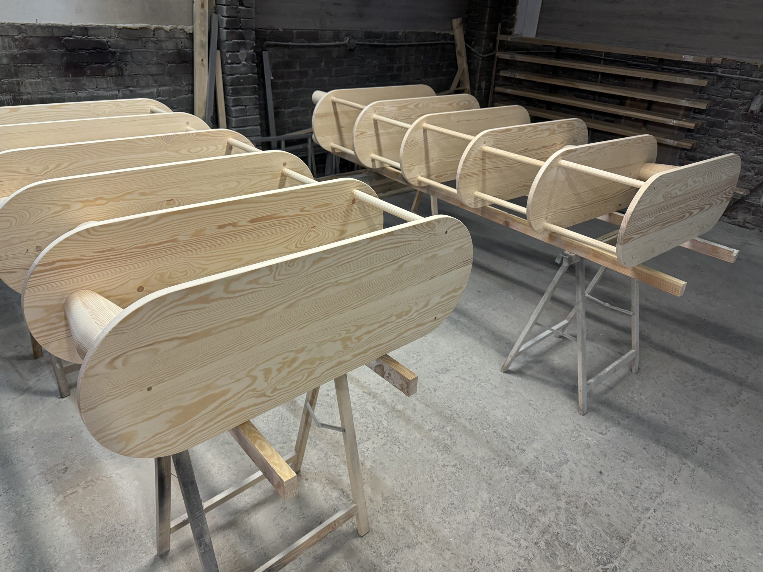 Pracownia drewniana Warszawa – unikalne meble