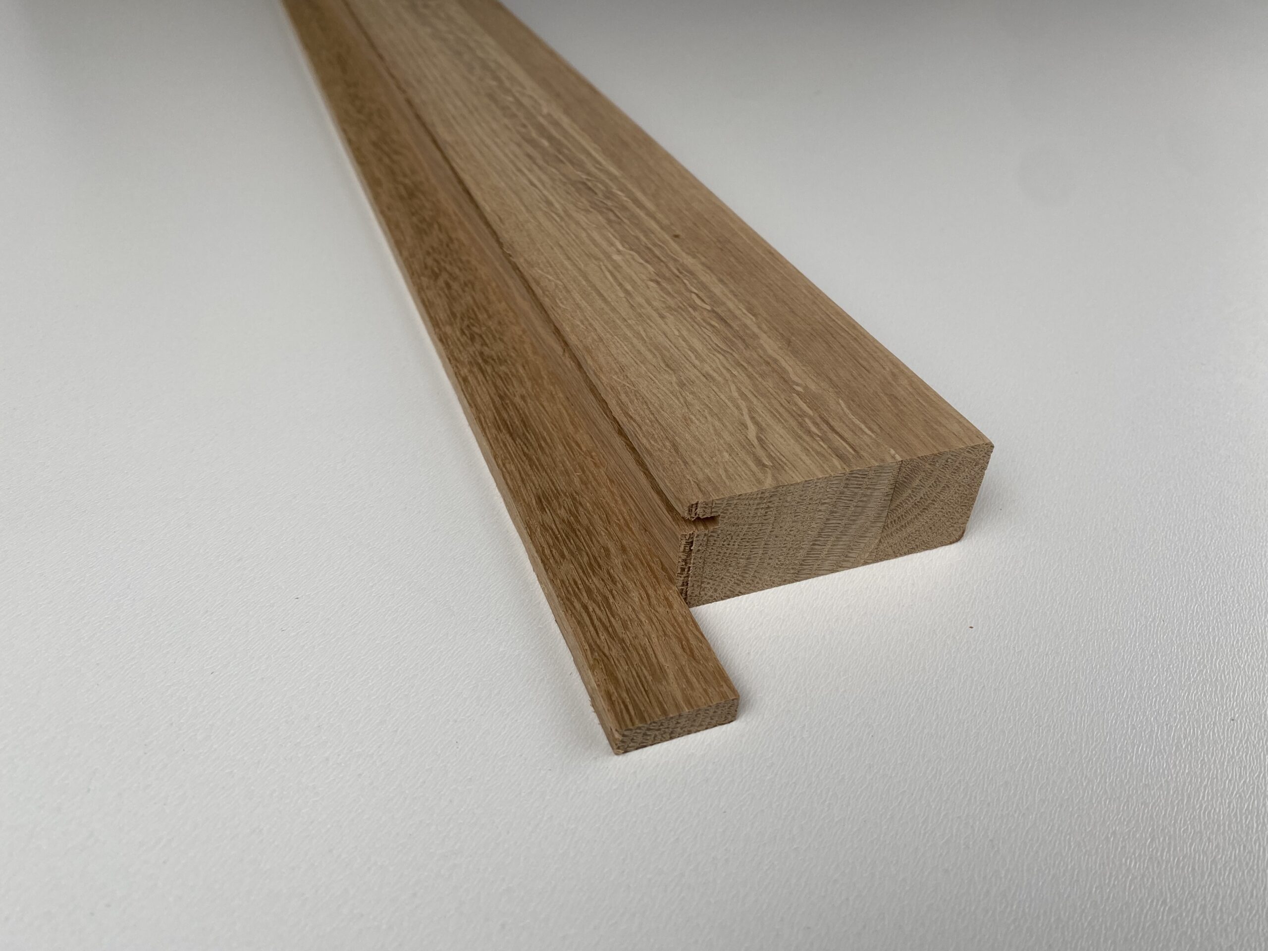 Próg dębowy naturalny – lite drewno najwyższej jakości.