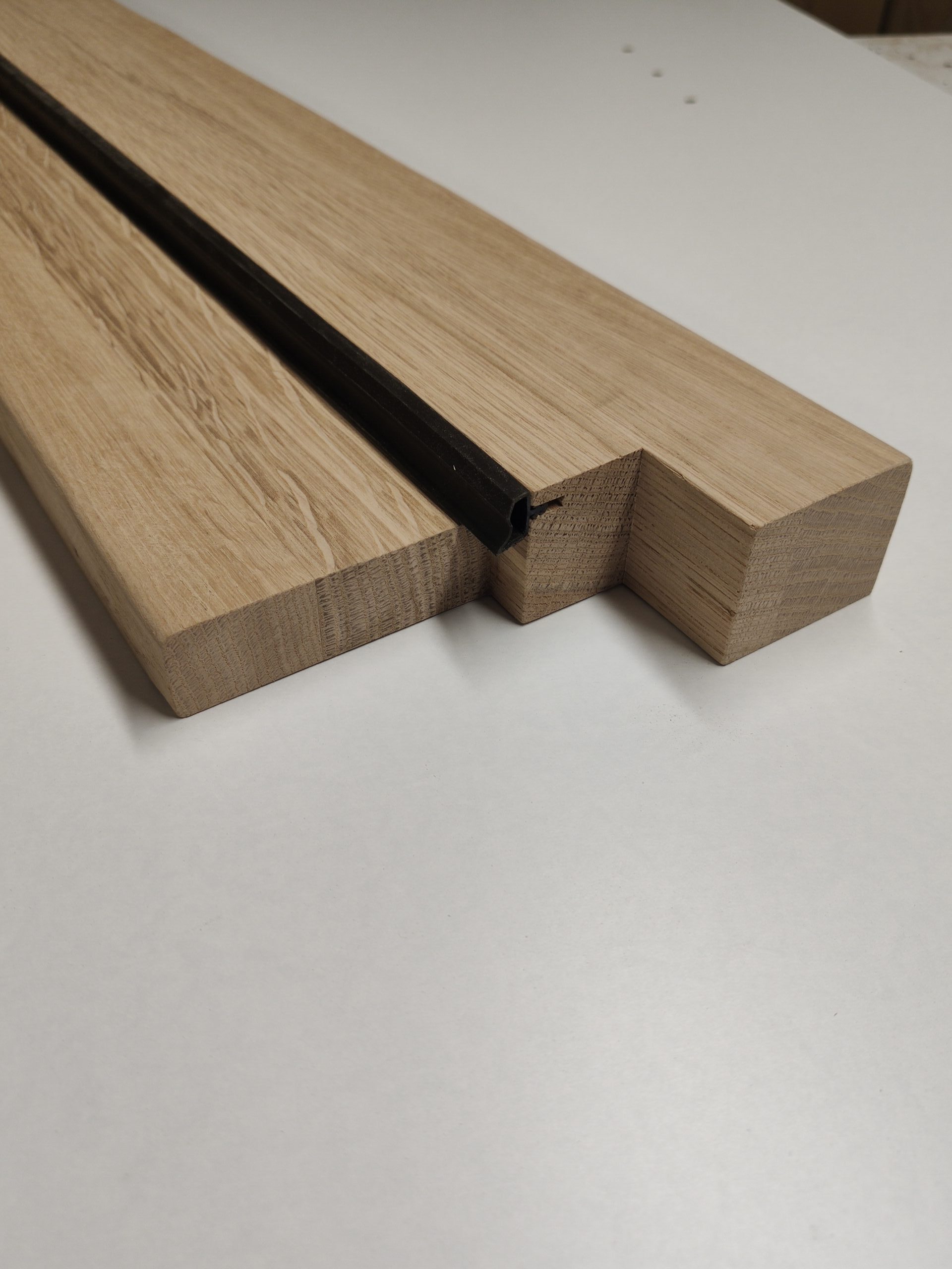 Masywny próg drewniany – elegancki i trwały.