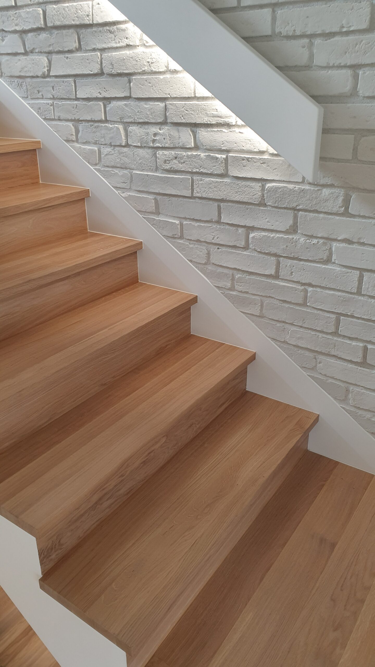 Schody dywanowe Warszawa – nowoczesny design