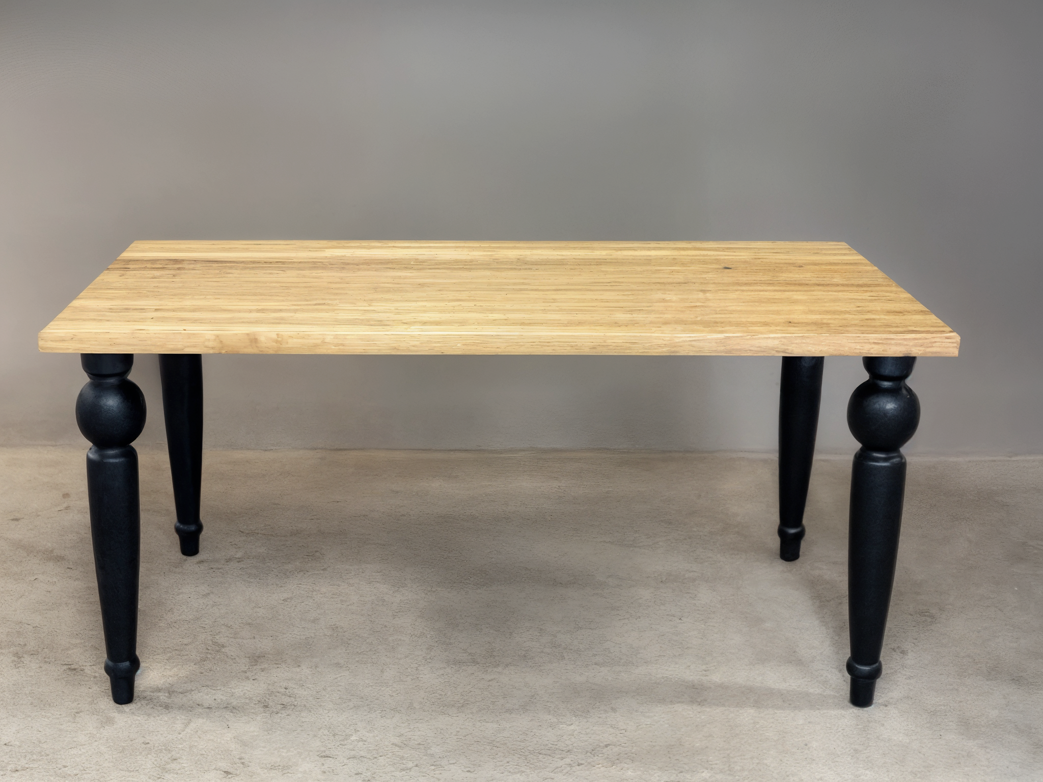 Stół dębowy klasyczny – ponadczasowe drewno.