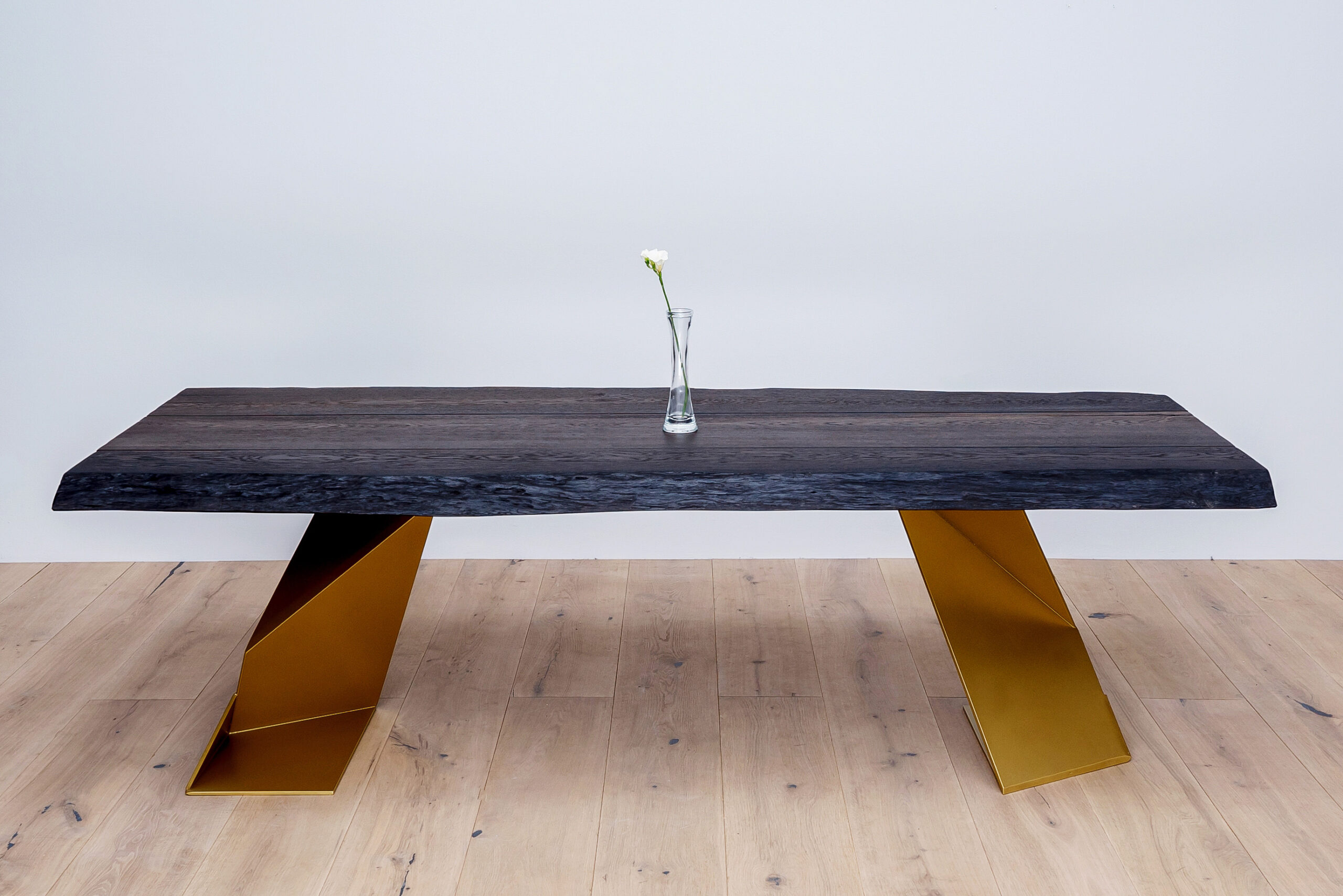 Stół dębowy konferencyjny – elegancja i solidność.