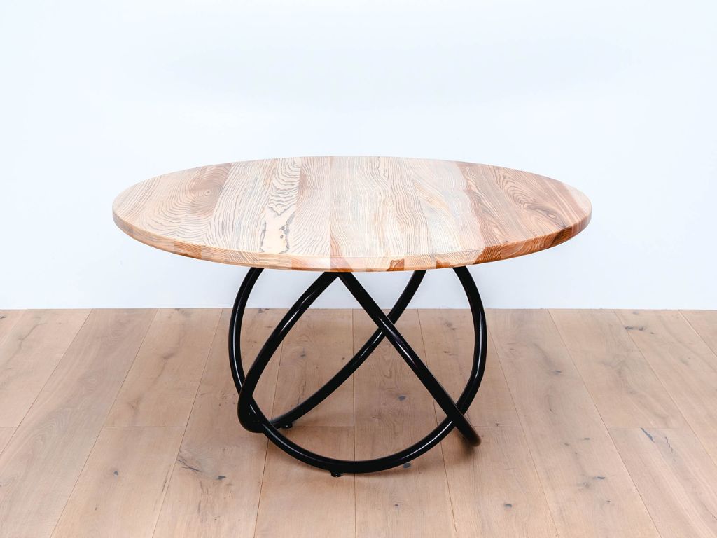 Stół drewniany dębowy – elegancja i wytrzymałość.