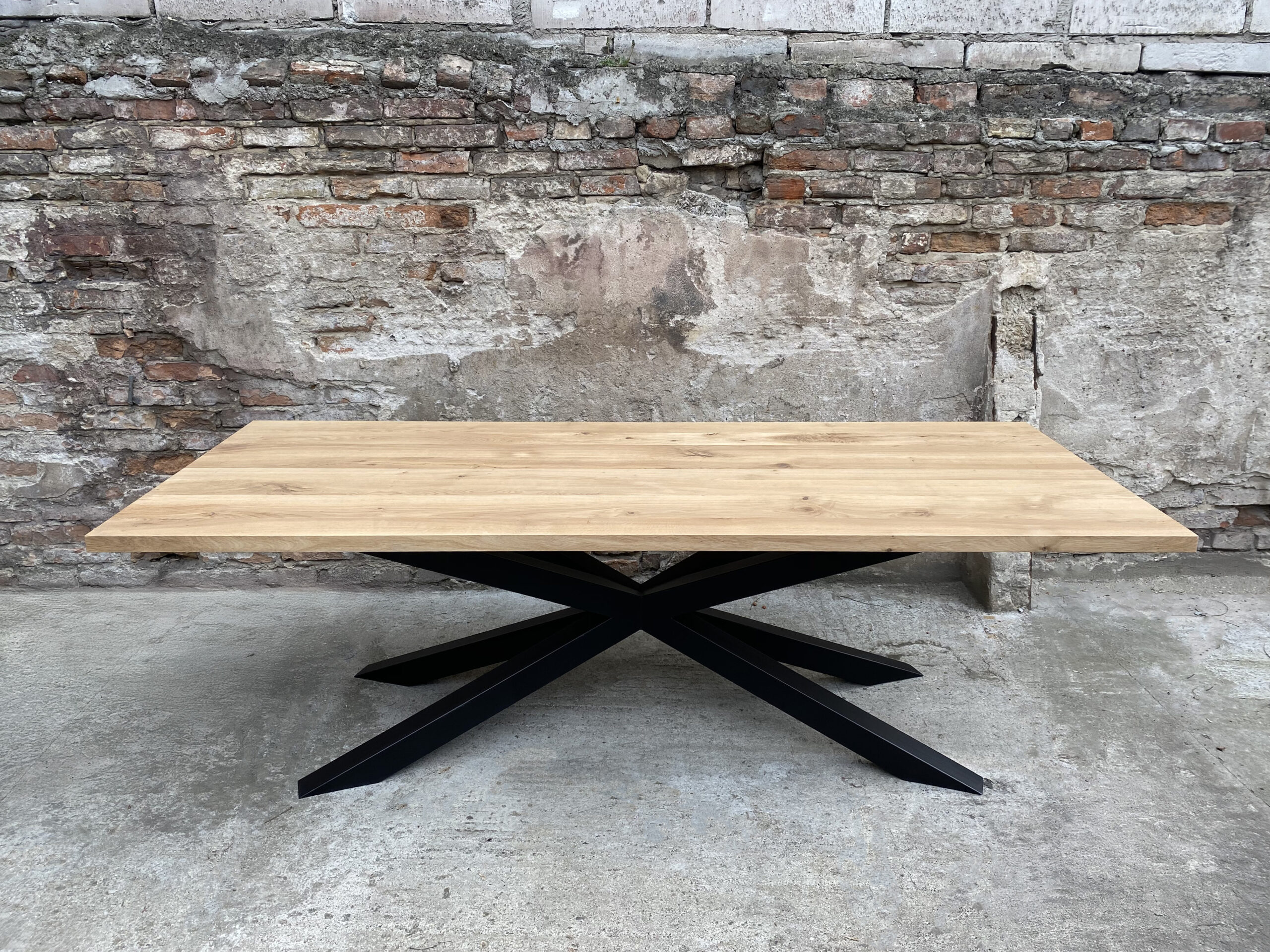 Stół drewniany do kuchni – funkcjonalność i styl.