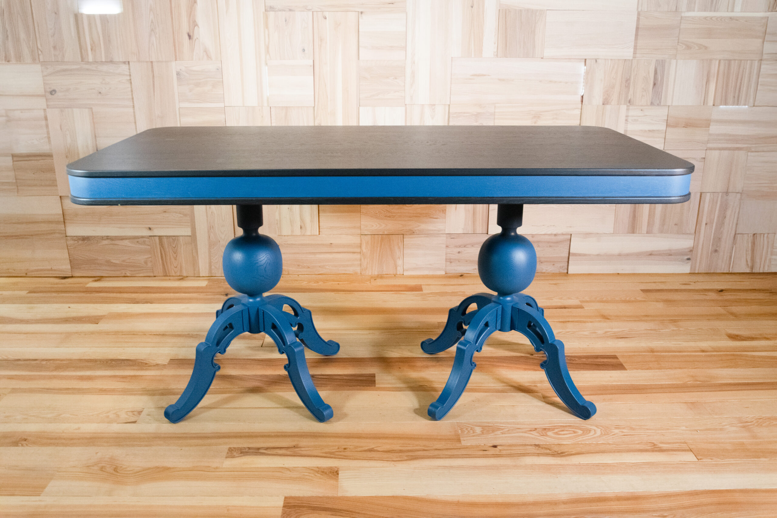 : Stół drewniany do restauracji – trwały i elegancki.