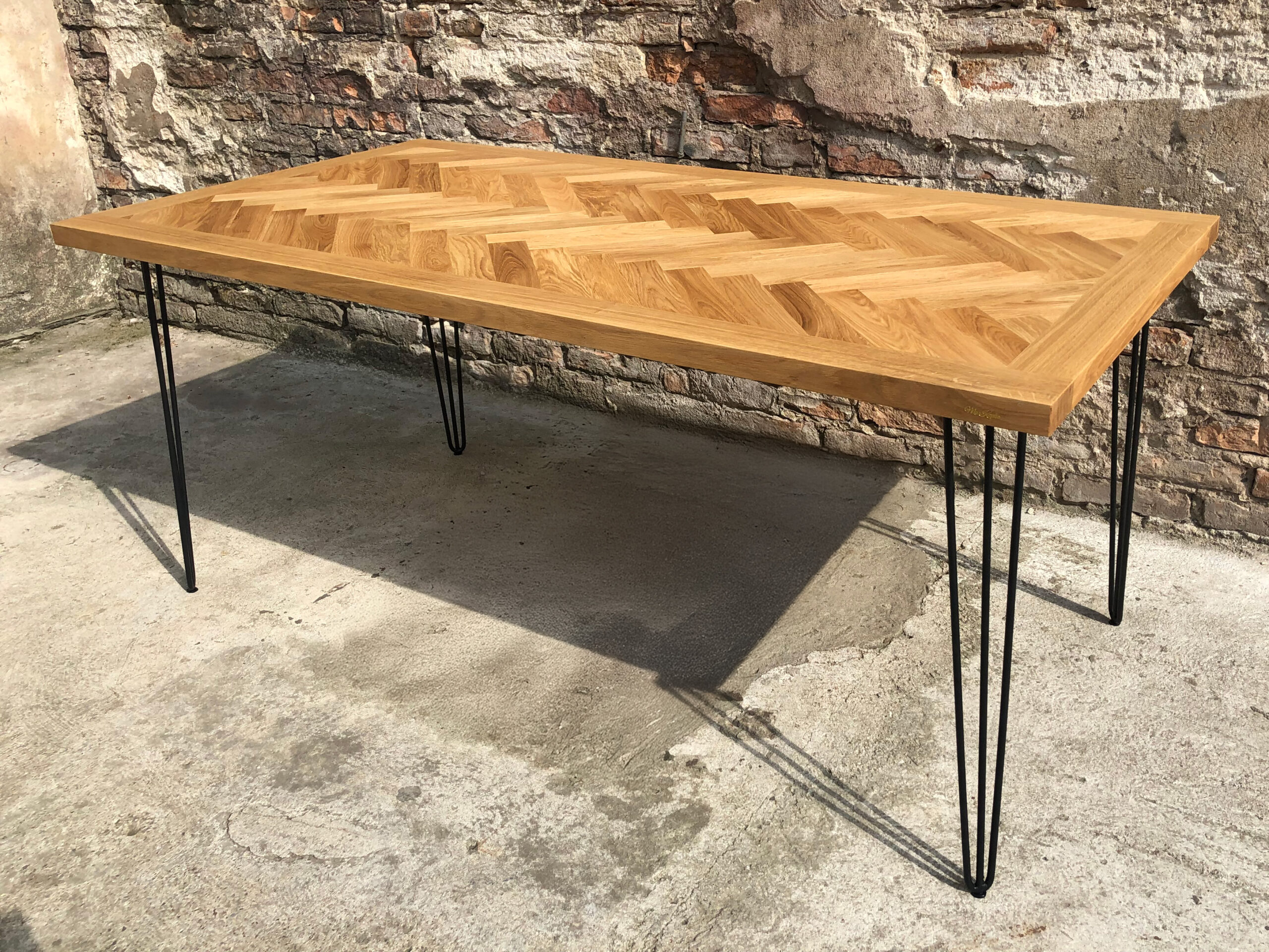 Stół drewniany projekt – indywidualne realizacje.