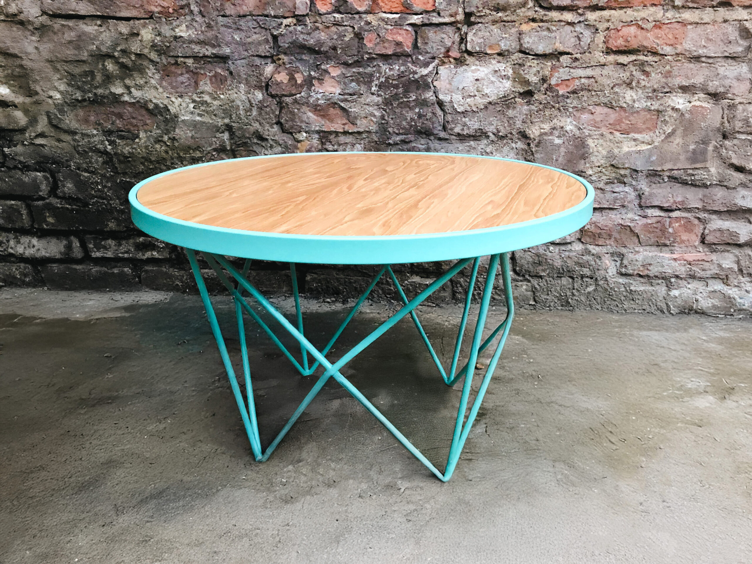 Nowoczesny stolik kawowy drewniany – minimalistyczny design