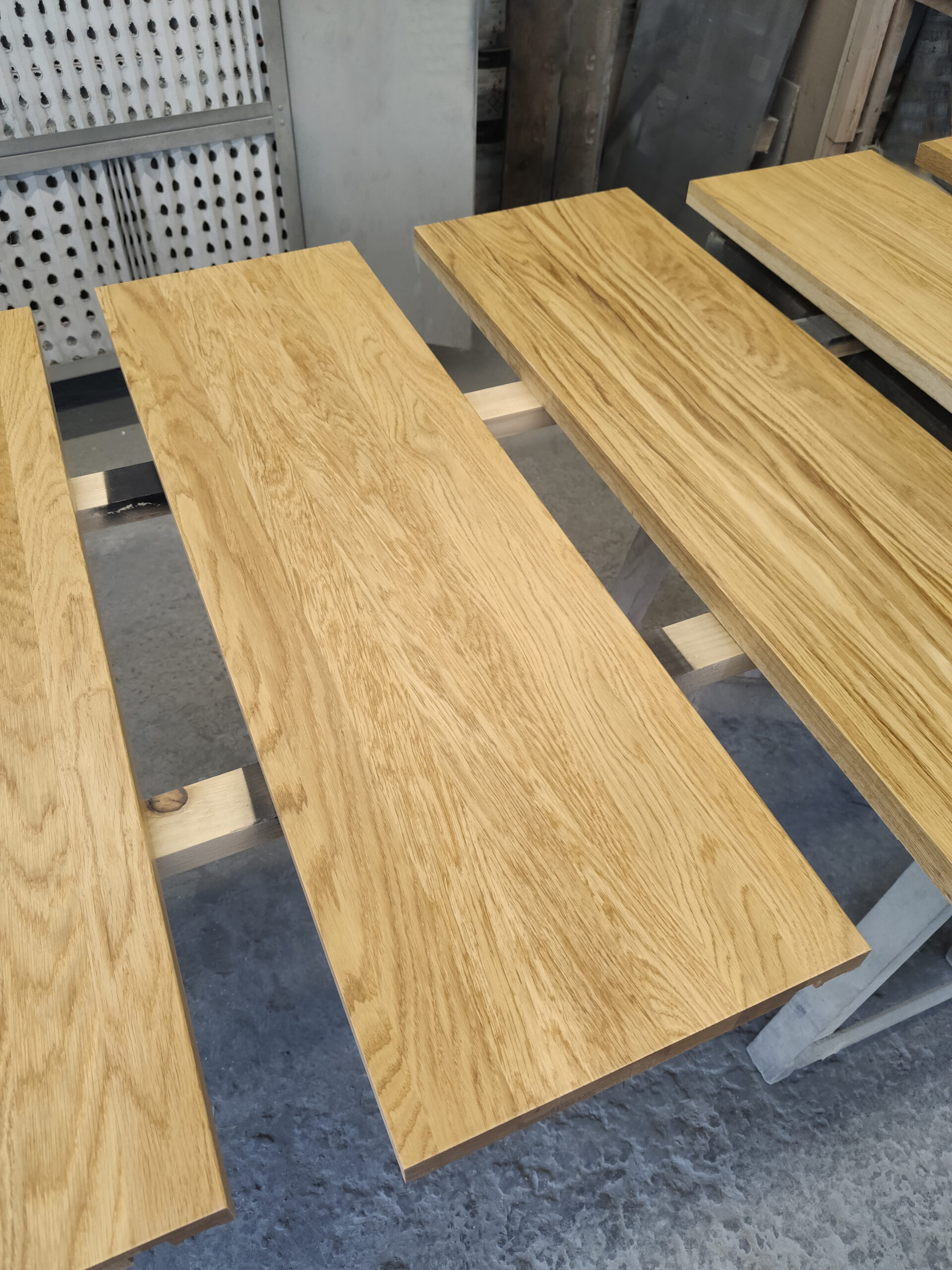 Stopień zabiegowy lakierowany – gotowy do montażu.