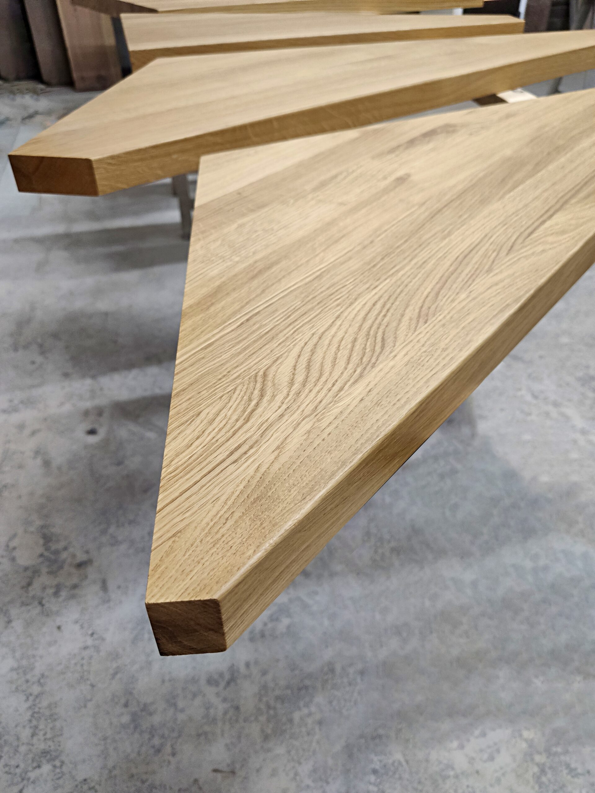 Stopień zabiegowy drewniany na wymiar – precyzyjnie docięty.