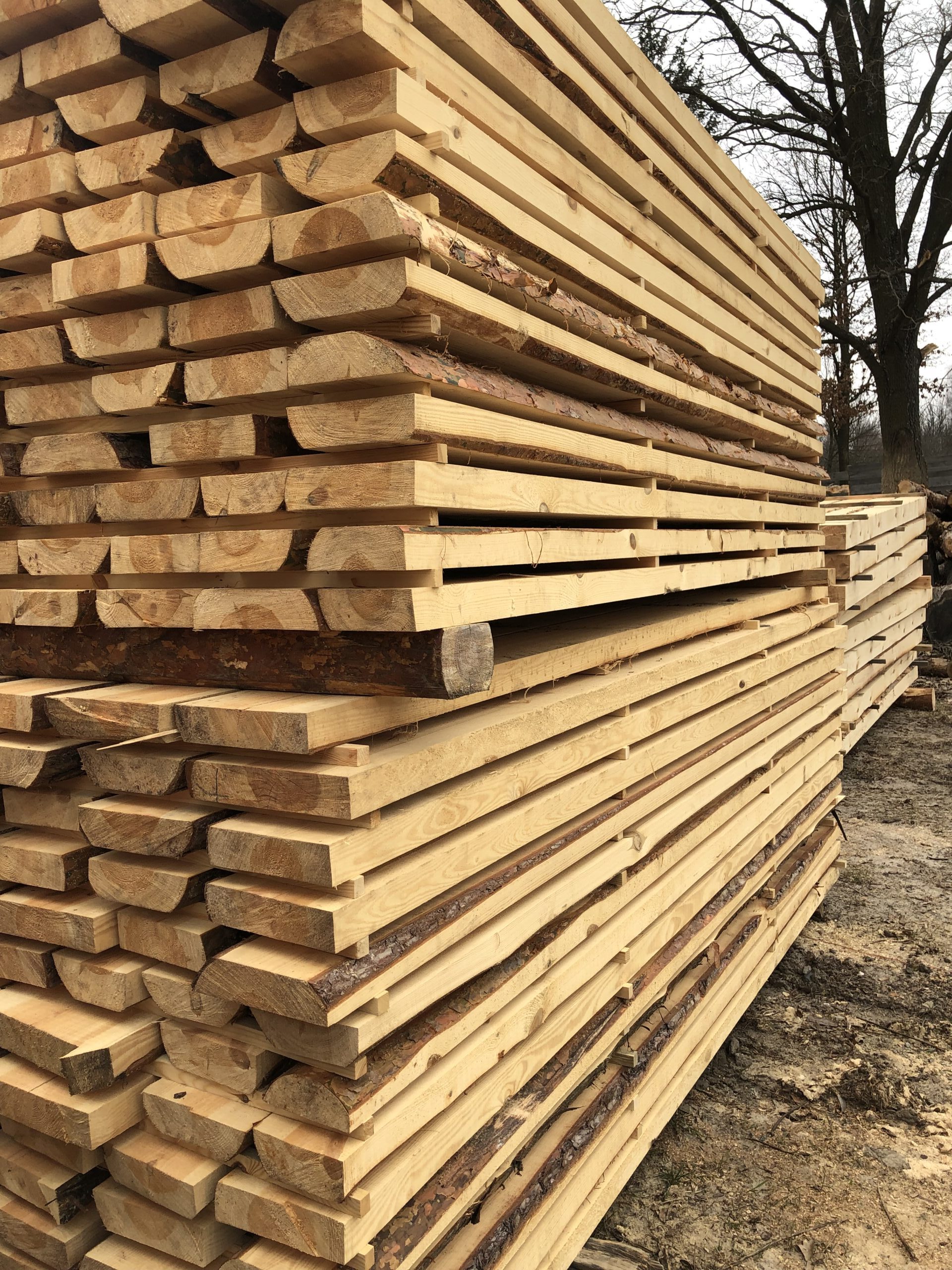 Tarcica budowlana na wymiar – suszona i strugana.