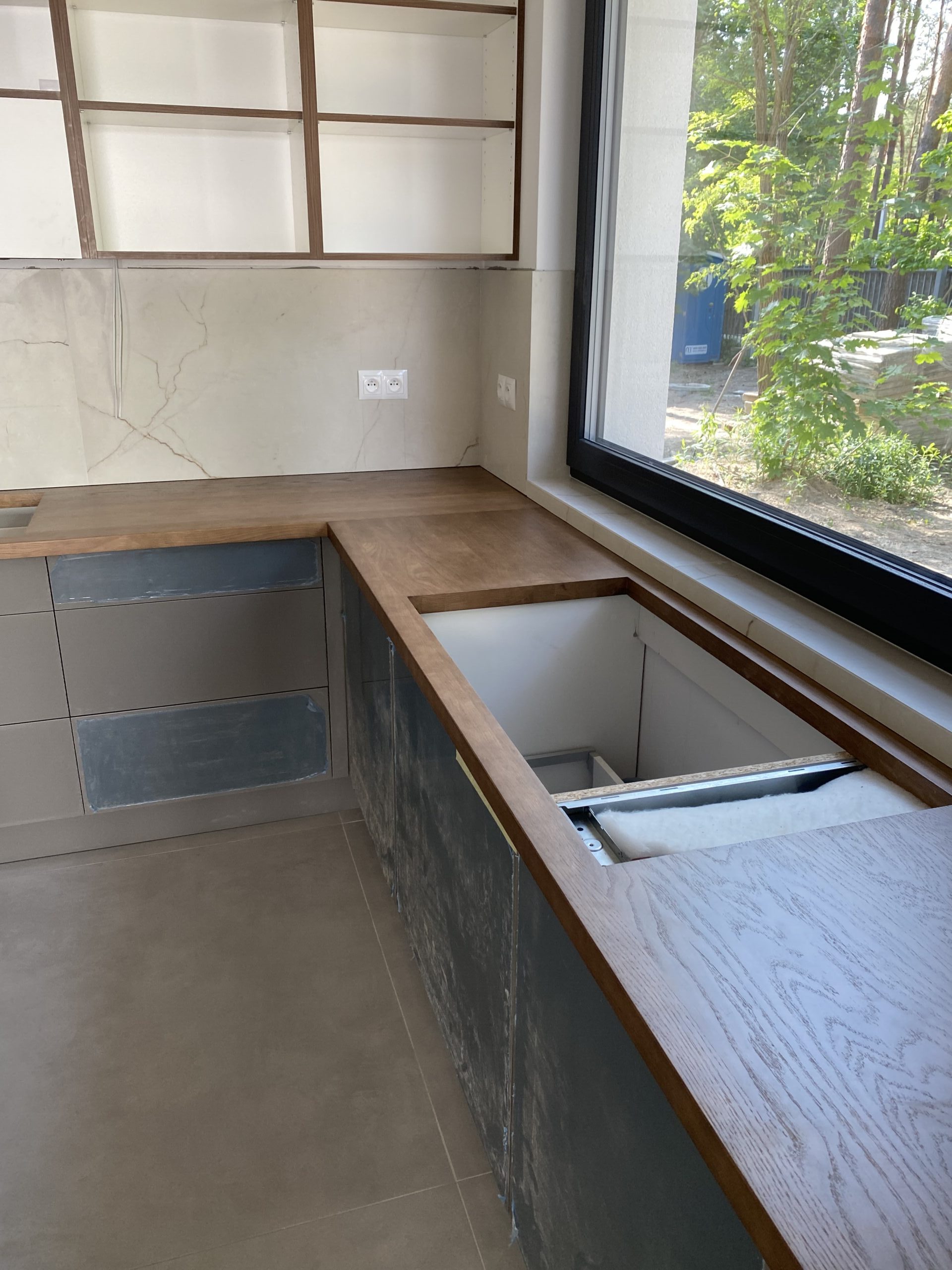 Wycinanie otworów pod płytę indukcyjną Warszawa