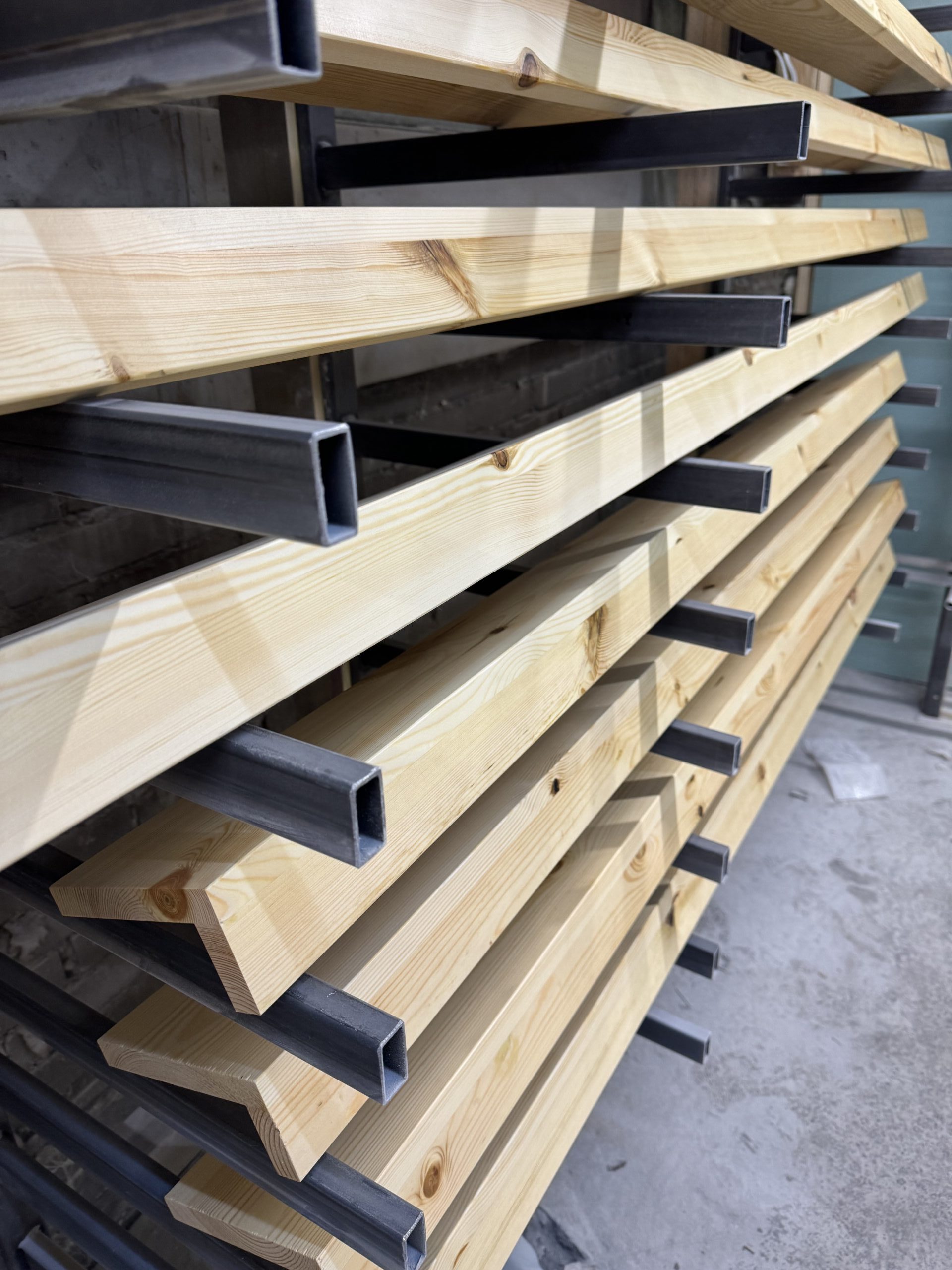 Blat dębowy naturalny – klasyczne drewno