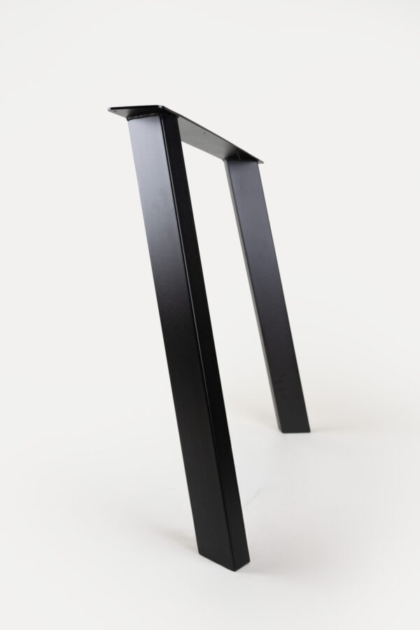 Nogi metalowe SZUMIA – cztery lekko ukośne nogi stalowe do stołu