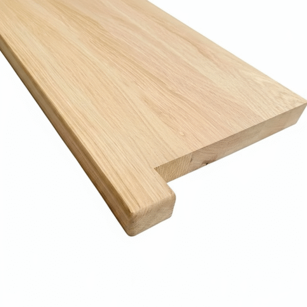 Parapet dąb lakierowany – lity parapet drewniany, gładkie wykończenie, stolarnia Warszawa