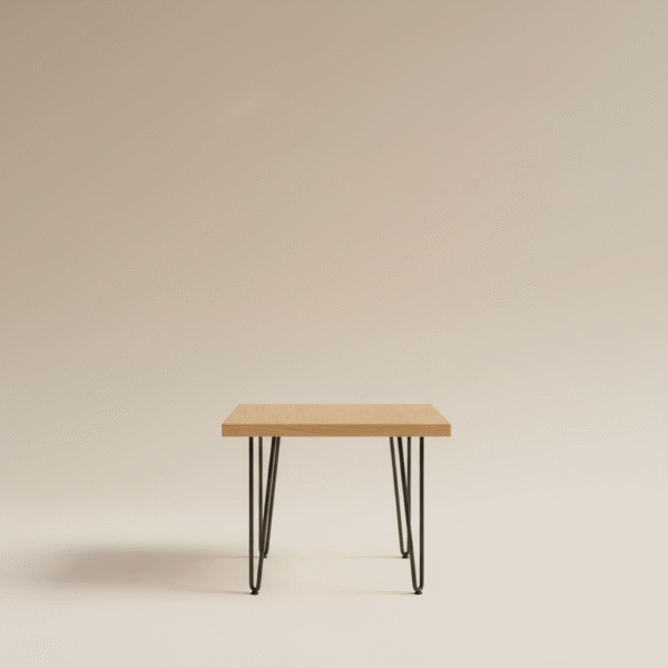 Stolik drewniany TROCIK – klasyczny stolik z drewnianym blatem i metalową podstawą