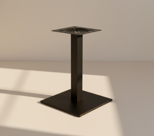Noga KROSNA – czarna metalowa noga do stolika, kwadratowa podstawa, restauracja